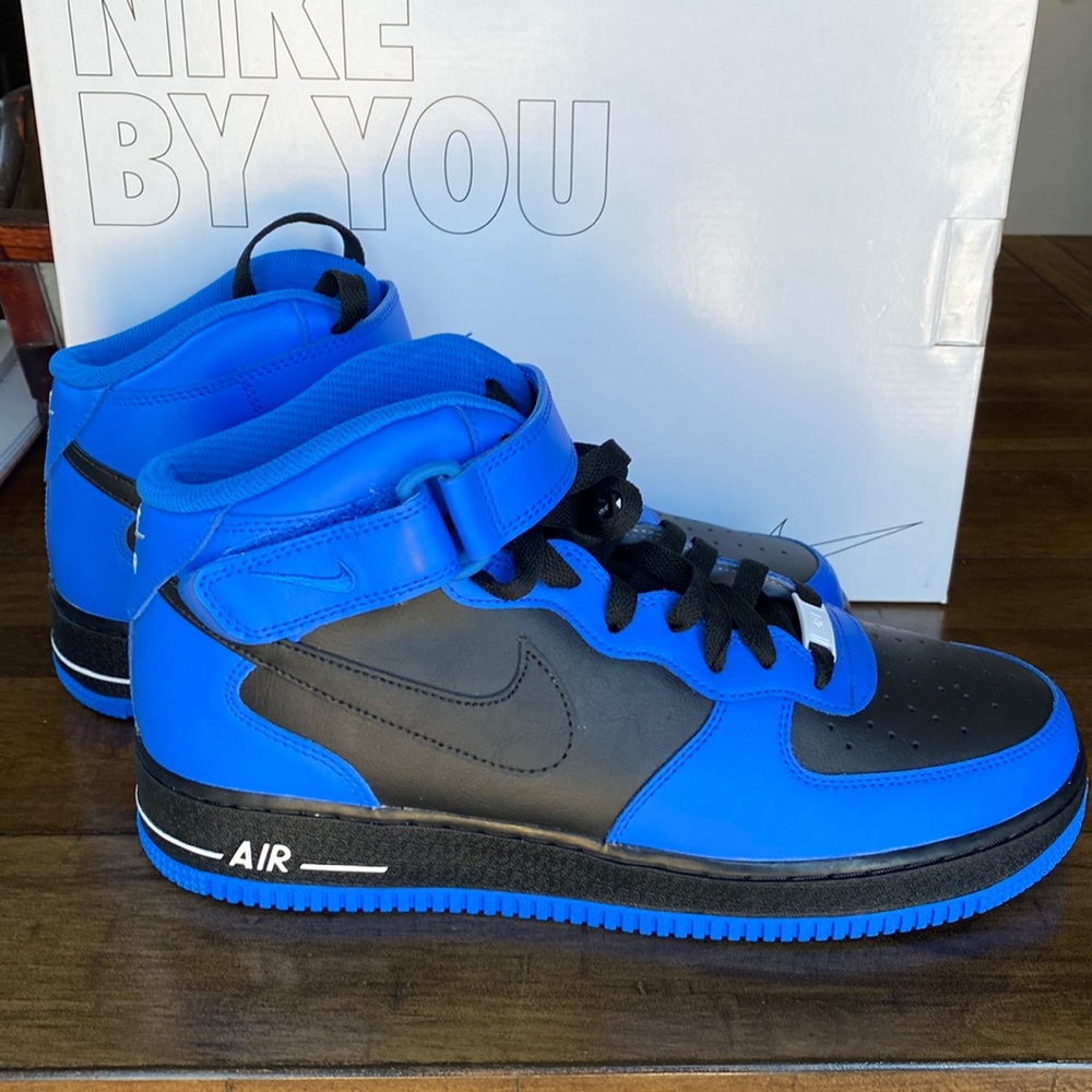 Brand new!!!Mens Nike Air Force 1 mid. Size 10.5 but fits like 11